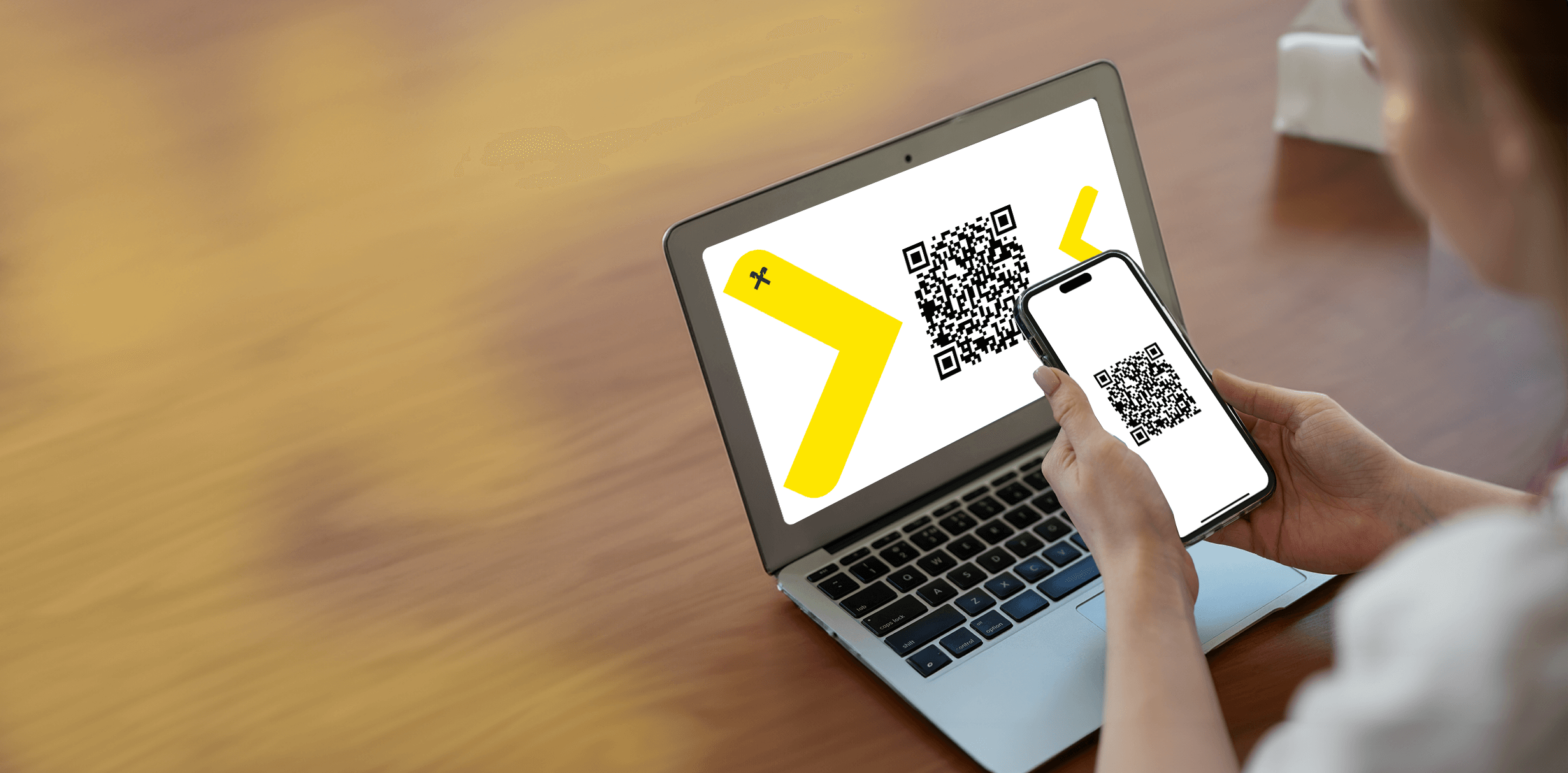 A képernyőn látható QR kód beolvasása mobillal